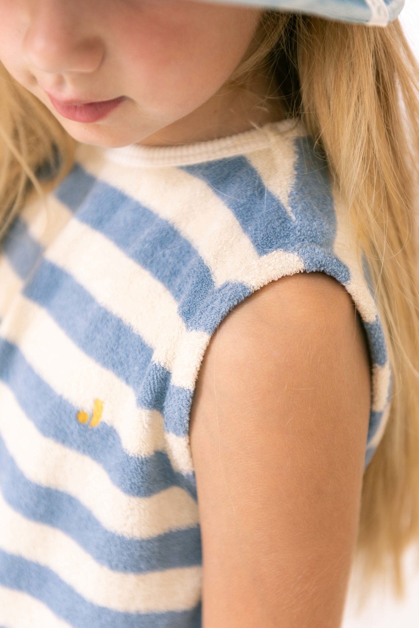 EVE SLEEVELESS T- SHIRT