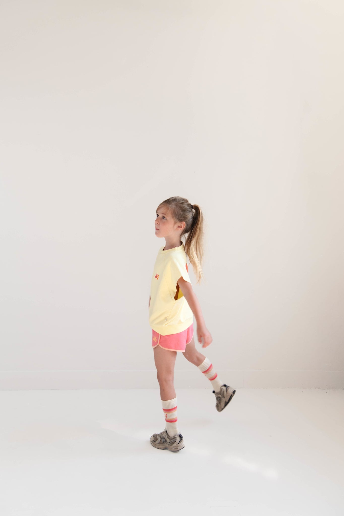 JOEY SLEEVELESS SWEATER