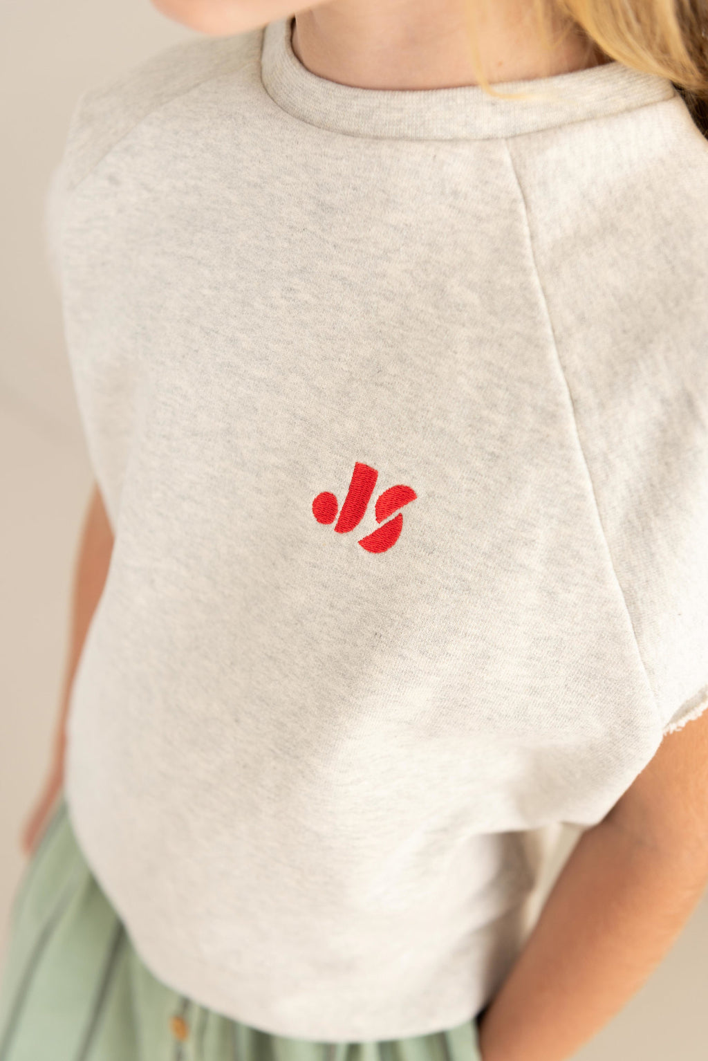 JOEY SLEEVELESS SWEATER