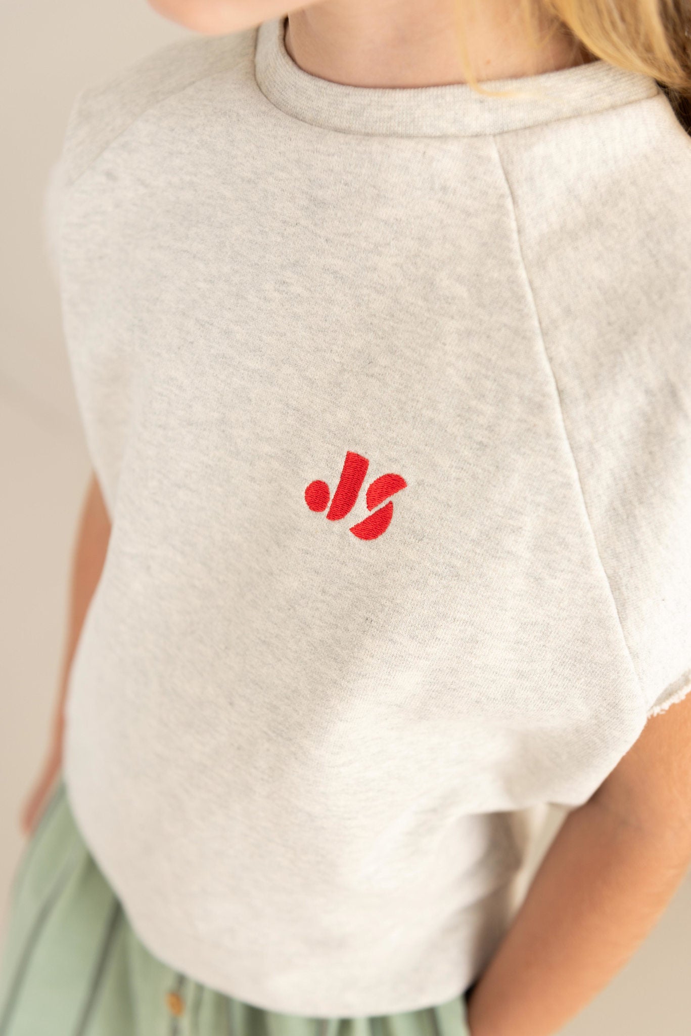 JOEY SLEEVELESS SWEATER