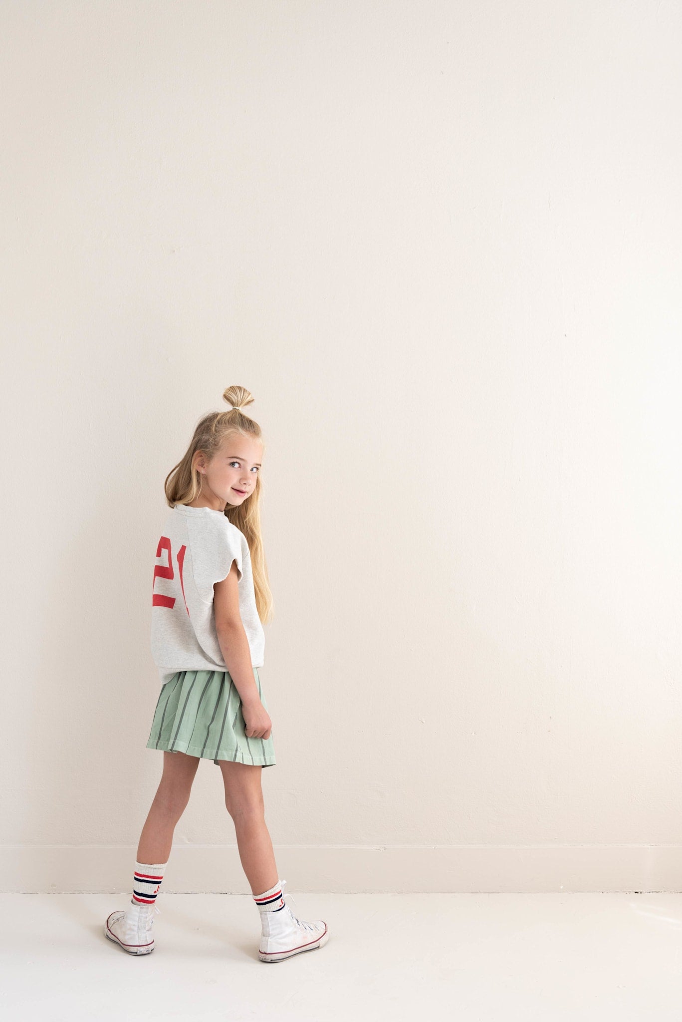 JOEY SLEEVELESS SWEATER